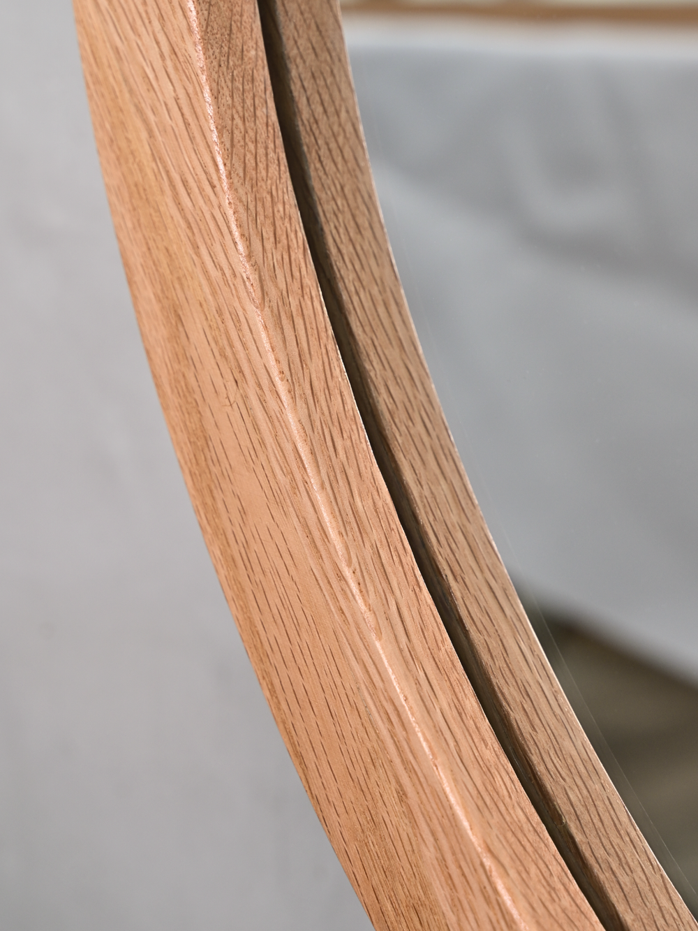 Runder Wandspiegel mit Eichenholzrahmen ∅ 60 cm
