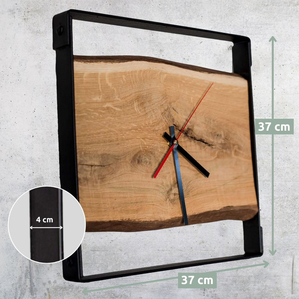 Quadratische Wanduhr aus Eiche - Genietet